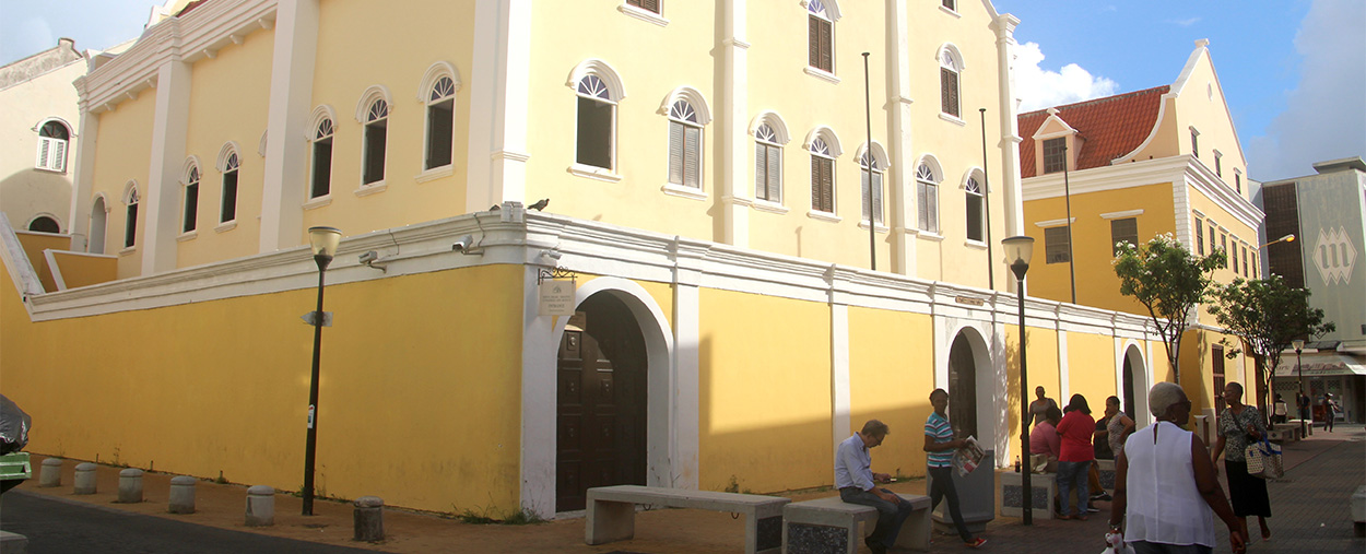 The oldest continuously operating synagogue in this hemisphere is in downtown Curaçao.